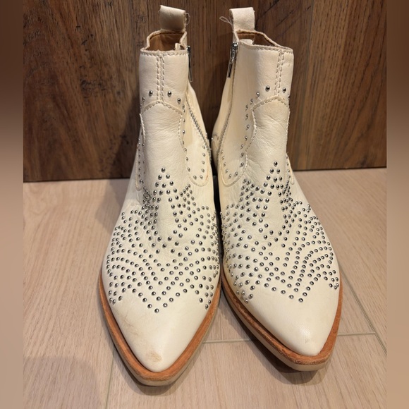 Dolce Vita Boots - Picture 3 of 4